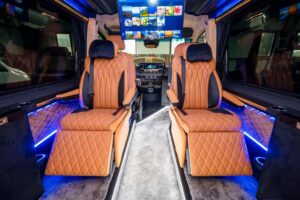 Atelier Minibus Luxury – echipă specializată în conversii și transformări microbuze, carosări autoutilitare și personalizări interioare