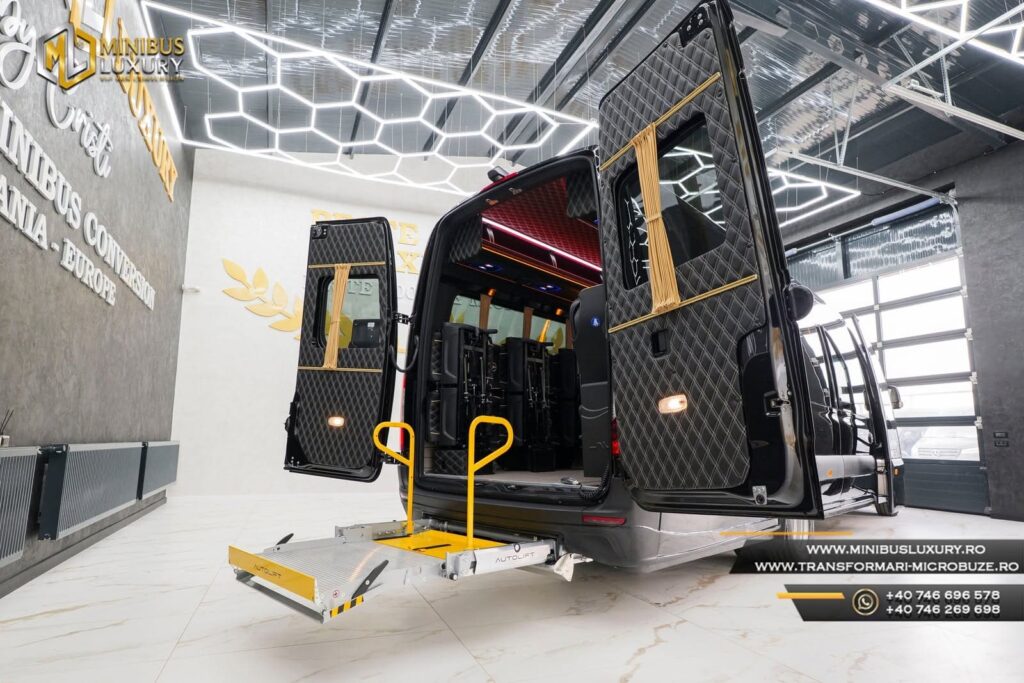 Lift microbuz transport persoane dizabilitati Minibus Luxury